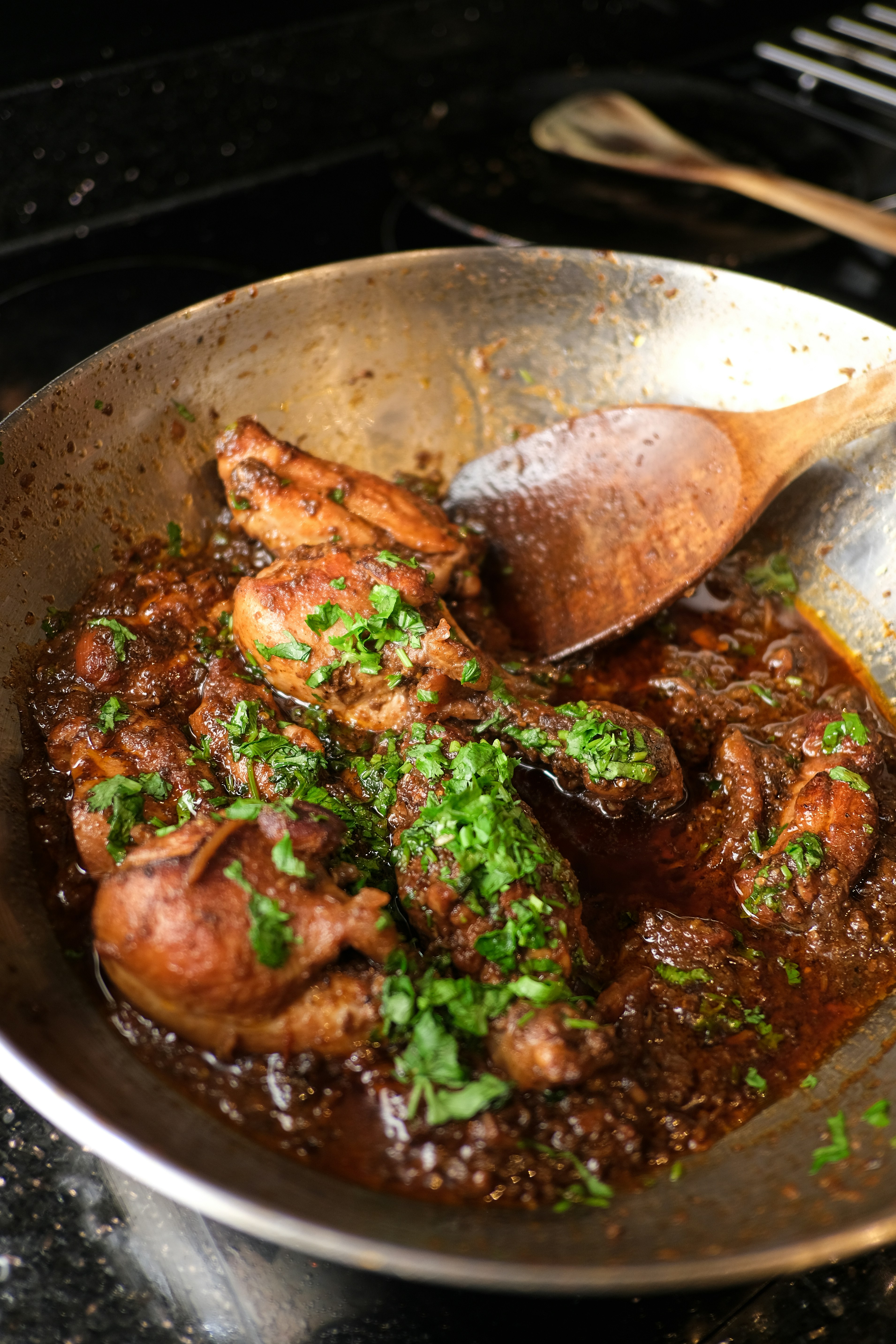 Tandoori chicken served with naan bread, onions, and dipping sauces at Darbar Restaurant